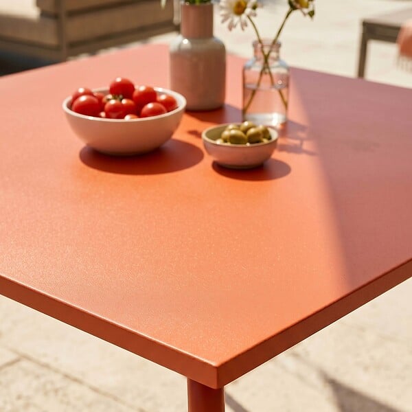 OVIALA - Table de jardin carrée en métal 8 places 120 cm orange - Palavas - large