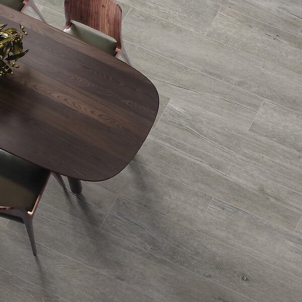 RO'MA NATURE - Carrelage effet Parquet Bois Gris Cendré 121x19,5x0,9 cm In&Out Lunerol - Sol et mur intérieur et Sol extérieur (vendu par carton de 0,94 m²) - large