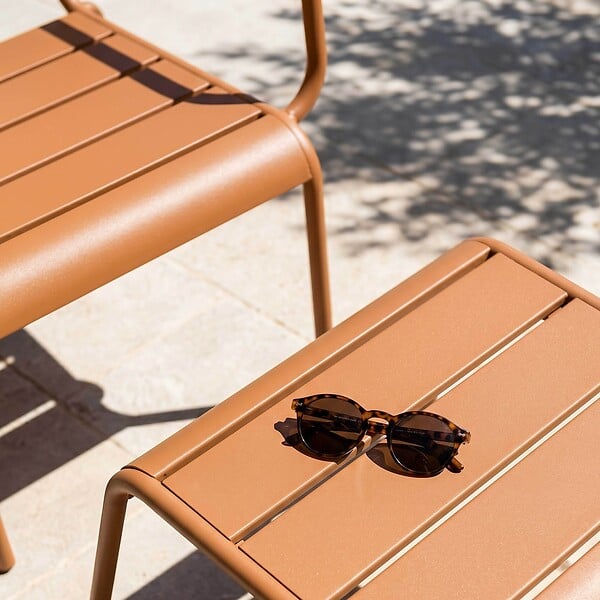 OVIALA - Fauteuil relax et repose pied en métal Caramel - Palavas - large