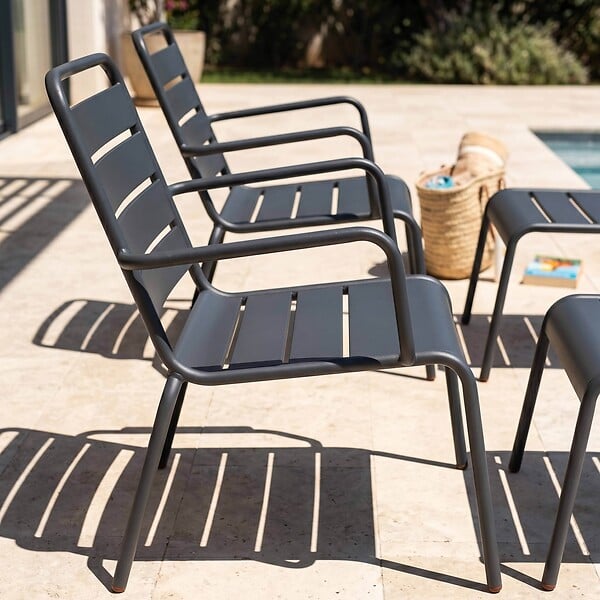 OVIALA - Lot de 2 fauteuils relax avec repose-pieds en métal gris - Palavas - large