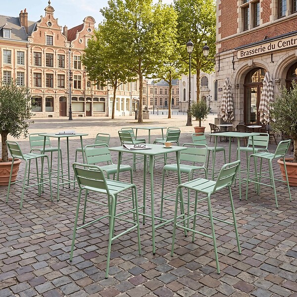 OVIALA - Table haute de jardin carrée en acier vert sauge 70cm - Palavas - large