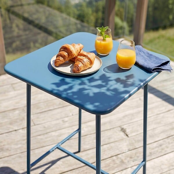 OVIALA - Table haute de jardin carrée en acier bleu pacific - Palavas - large