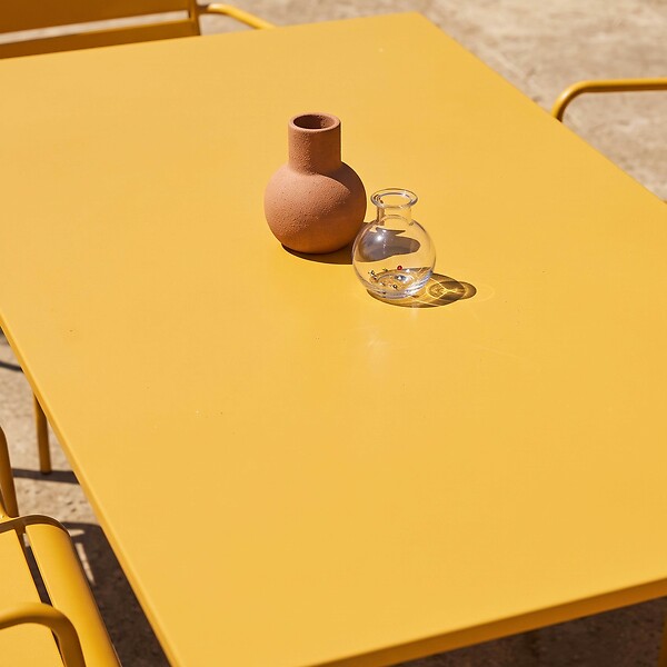 OVIALA - Ensemble table de jardin et 6 fauteuils en métal jaune - Palavas - large