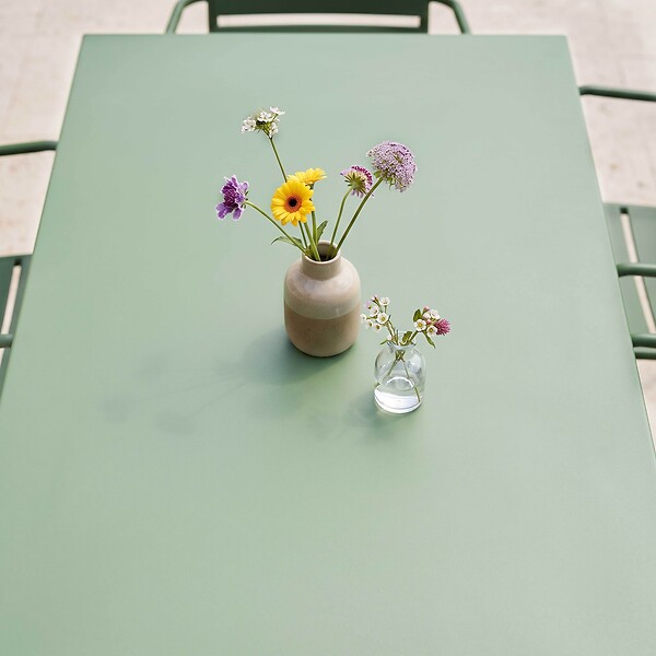 OVIALA - Ensemble table de jardin et 6 fauteuils en métal vert cactus - Palavas - large