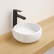 ONDEE - Vasque ronde à poser SORA - Céramique - Marbre blanc - Dim : Ø36 x h.12 cm - vignette