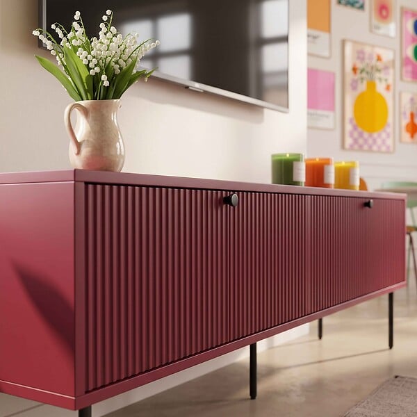 OVIALA - Meuble TV 2 portes en acier et MDF décor mélaminé 150 cm bordeaux - Romeo - large