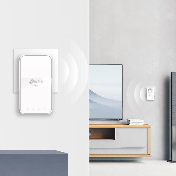 TP-LINK - Kit CPL AV1000 Gigabit WiFi AC avec prise gigogne TP LINK TL WPA7617 Blanc - large