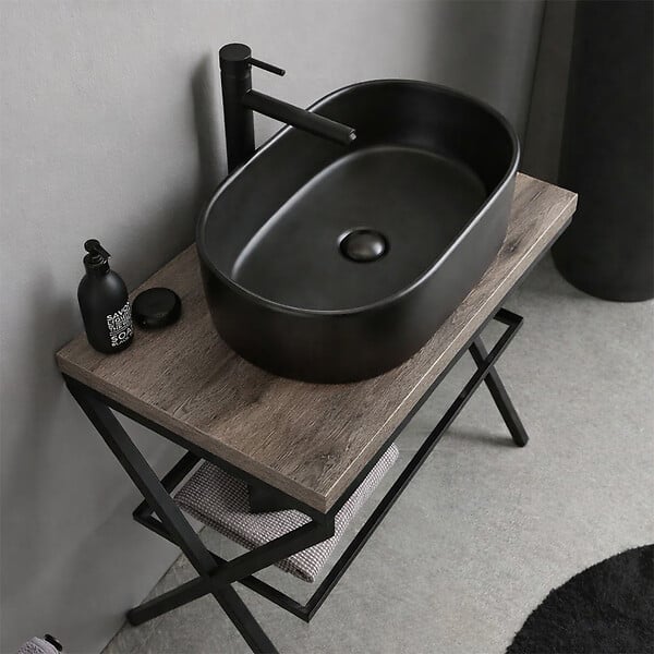 KIAMAMI VALENTINA - Chevalet De Salle De Bain En Métal Noir Avec Étagère En Verre, Plateau Chêne Fossilisé Et Miroir 60X80 | Manchester - large