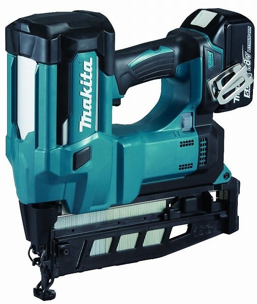 MAKITA - Cloueur sans fil 18V LXT 16 Ga 25 - 64 mm -  - avec 2 batteries 18v 5.0Ah - chargeur - MakPac - DBN600RTJ - large