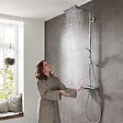 HANSGROHE - Hansgrohe Colonne de douche Crometta E 240 EcoSmart + cadeau gratuit raclette de douche avec ventouse, chrome (27281000-E32) - vignette