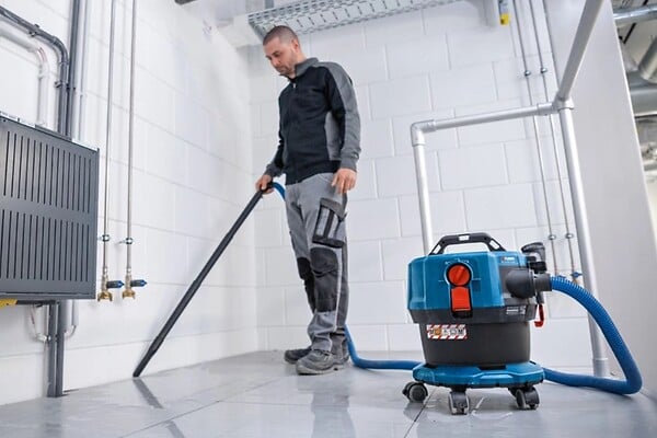 BOSCH - Aspirateur sans-fil BOSCH GAS 18V-12 MC - 0 601 9K2 000 Professional (vendu sans batterie) en carton avec accessoires - large