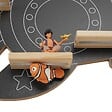 TECTAKE - Étagère murale magnétique, pour 40 figurines, bandes métalliques double face, gris anthracite, support écouteurs inclus - vignette