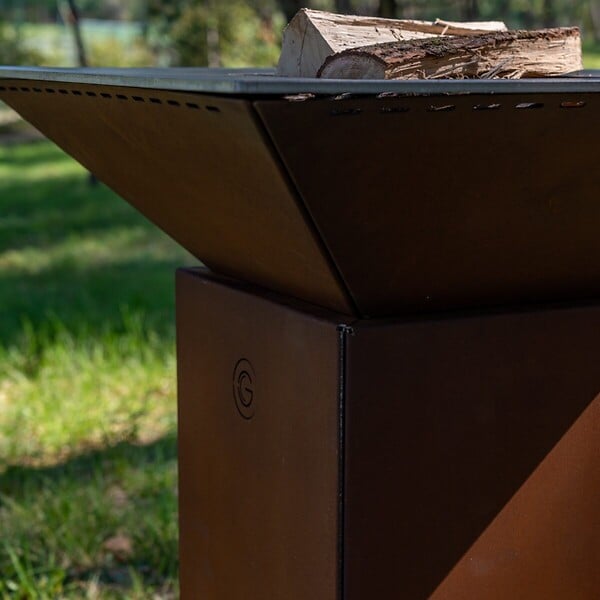 GRILL'CHIC - Pack Brasero Printemps CEVENOL Simple Cuve Corten Carré - Sans rangement bois - Modèle moderne sans rangement bois, idéal pour un extérieur compact - large