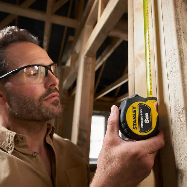 STANLEY - Mètre ruban magnétique 8m x 25mm avec frein à doigt - large