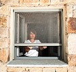 AVOSDIM - Moustiquaire Enroulable pour Fenêtre - L.80 x H.100cm Recoupable - Alu. Gris - Protection anti insectes - vignette
