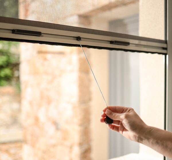 AVOSDIM - Moustiquaire Enroulable pour Fenêtre - L.80 x H.100cm Recoupable - Alu. Gris - Protection anti insectes - large