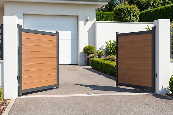 CASANOOV - Casanoov Portail en lames composites battant 3,5 m ATHOS H.160  cm teck - large