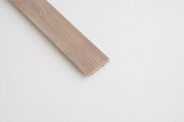 MODE DE VIE - Plinthe 5966 chene khaki 14x58x2400mm pefc 70% - large