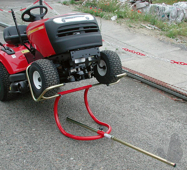 F1 - Lève tondeuse autoportée à prise sous roue - 130kg - large