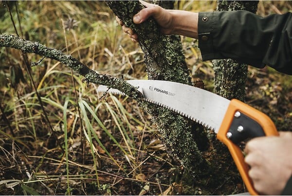 FISKARS - Scie de jardin acier SW47 - lame 47cm - large