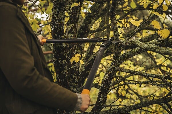 FISKARS - Coupe-branches à crémaillère 70cm - large