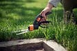 FISKARS - Cisaille à gazon Servosystem GS42 lame orientable 360 - vignette
