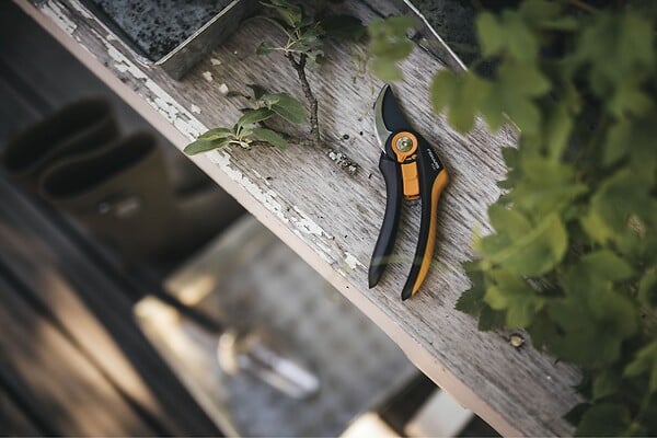 FISKARS - Sécateur à lame franche SmartFit - Capacité de coupe 24mm - large