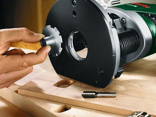 BOSCH - Défonceuse filaire - 1200 W - 11000-28000 tr/min - large