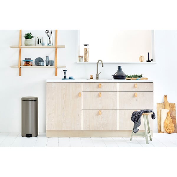 BRABANTIA - Poubelle à pédale Newicon - Ronde - Platinium - 30L - large