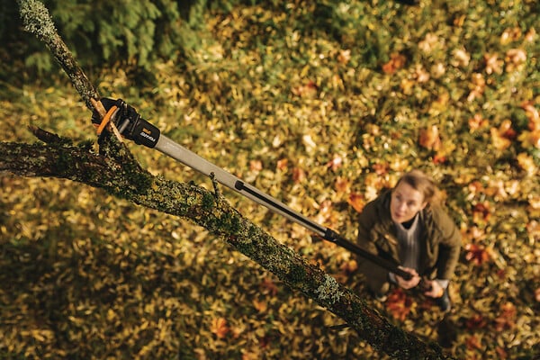 FISKARS - Coupe-branches télescopique - PowerGearx- Portée 6m - large