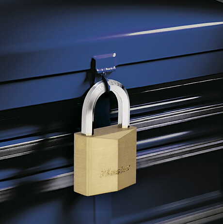 MASTER LOCK - Cadenas à clé laiton massif 40mm anse hexagonale d.7.5xh.23mm 4 clés - large