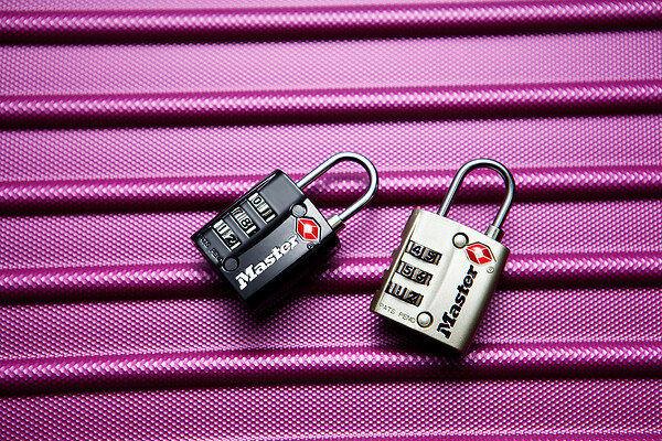 MASTER LOCK - Cadenas bagages certifié TSA à combinaison 30mm anse d.3xh.19mm - large