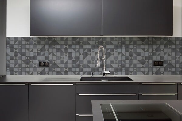 MAT INTER - Feuille 300x300 cx 50x50x8mm pierre lava gris poli-grave - large