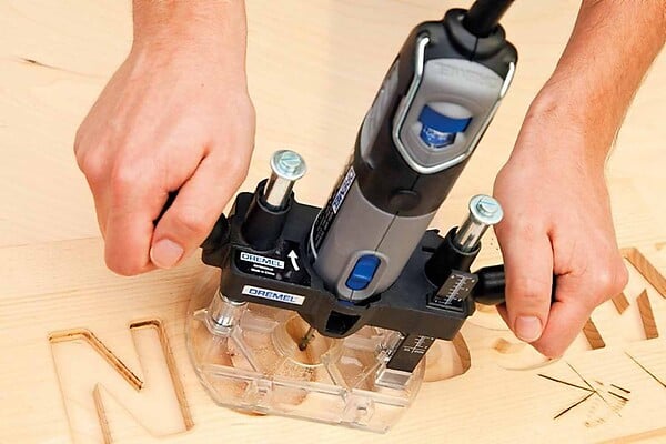 DREMEL - Adaptation défonceuse plongeante DREMEL '335' - large