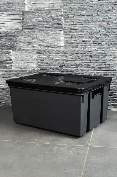 EDA - Bac de manutention gris 50 litres avec couvercle noir - large