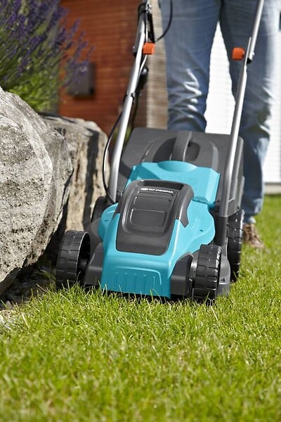 GARDENA - Tondeuse électrique Powermax 1100/32 - Coupe 32 Cm - Bac 30 L. - Jusqu'à  300 MÂ² - large