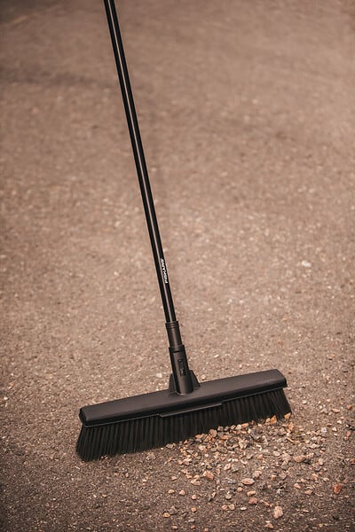 FISKARS - Balai d'extérieur multi-usage - Solid L - 48cm - large
